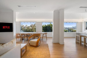 3BR Entire Lvl Penthouse with Views Darling Point, Sydney